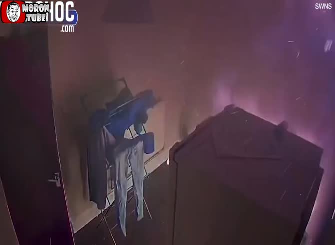 Video :When his electric bike blows up, he flees for his life